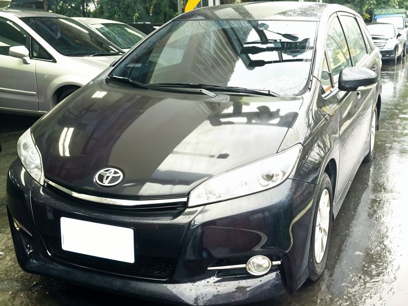 TOYOTA WISH image 1