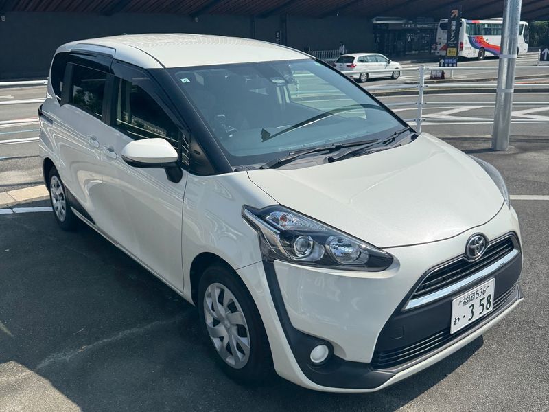 TOYOTA SIENTA image 1