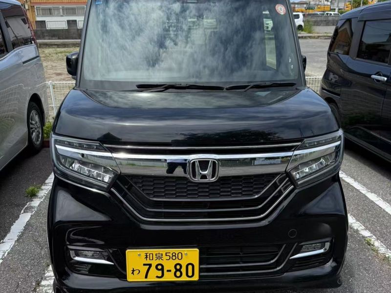 HONDA N-BOX image 1