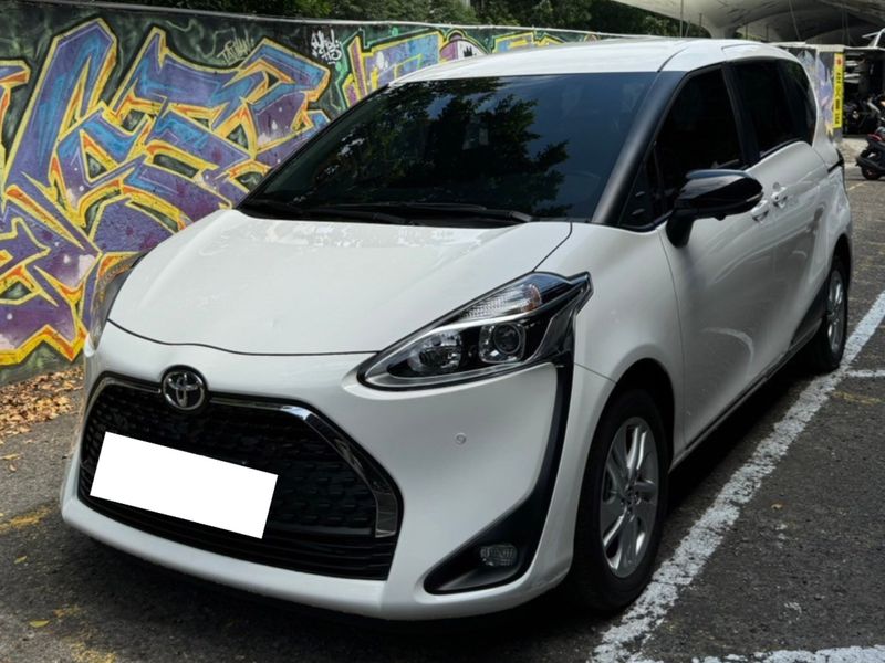 TOYOTA SIENTA image 1