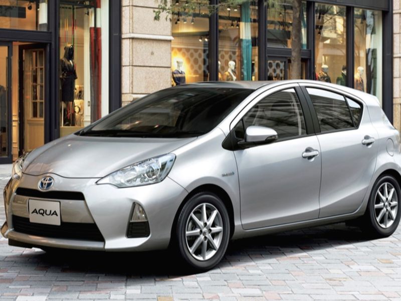 TOYOTA AQUA image 1