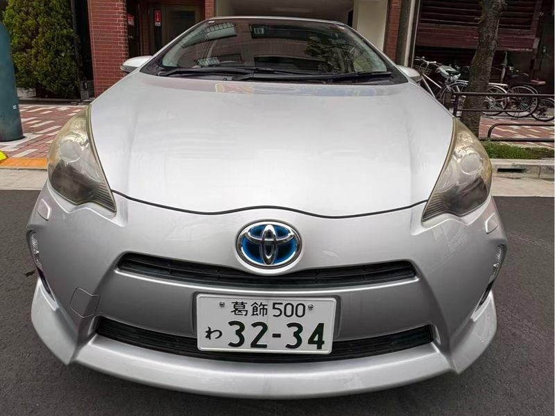 TOYOTA Aqua Hybrid image 1