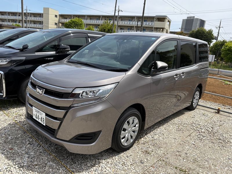 TOYOTA Voxy/Noah image 1