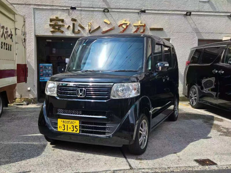 HONDA N-BOX image 1