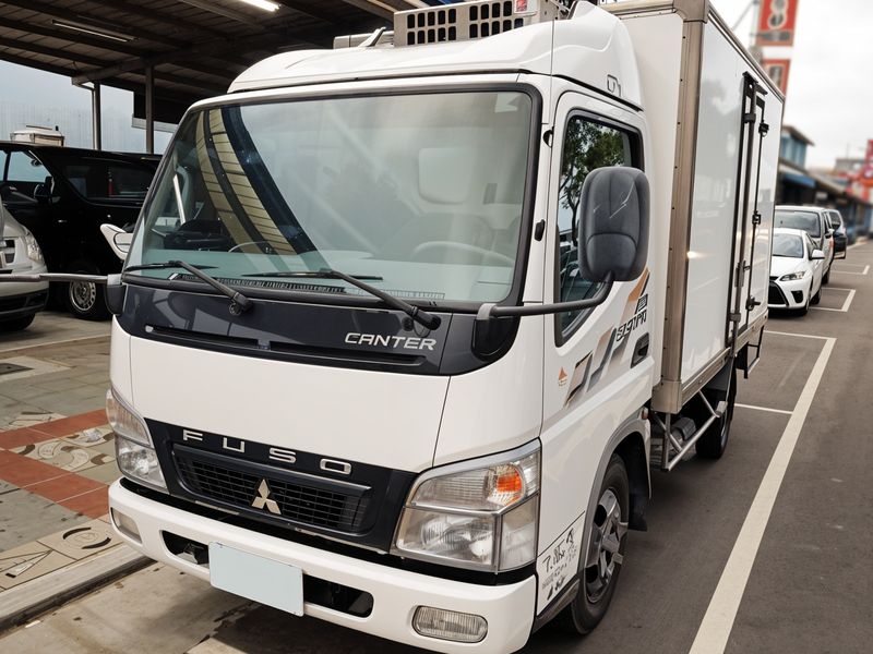 MITSUBISHI CANTER image 1
