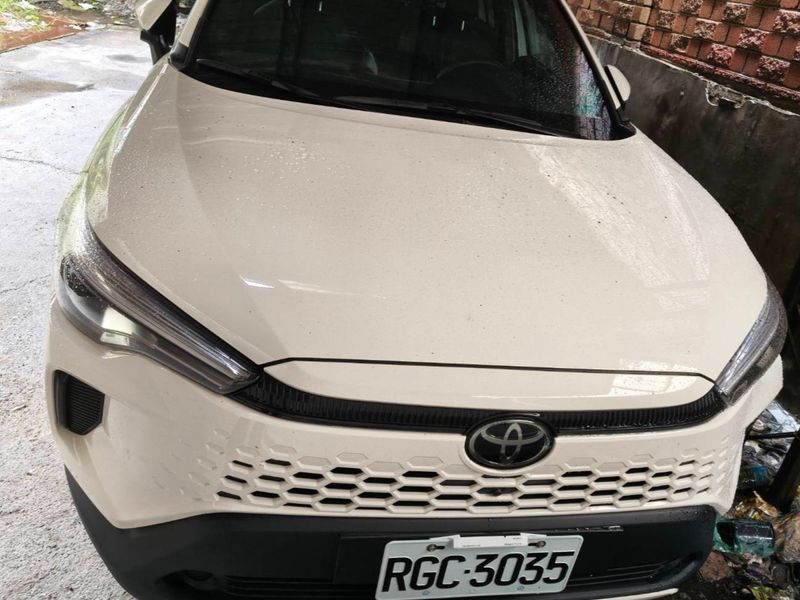 TOYOTA COROLLA CROSS image 1