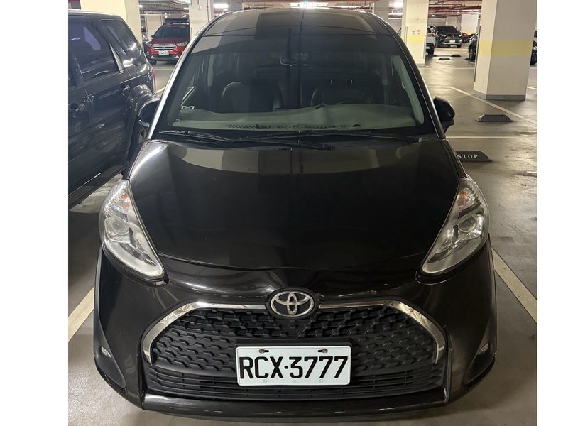 TOYOTA SIENTA image 1