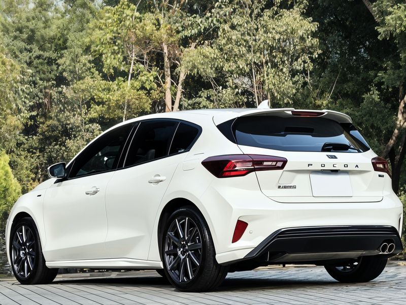 IWS Car Rental  (HSR Tainan)的FORD FOCUS  Special Edition車圖照