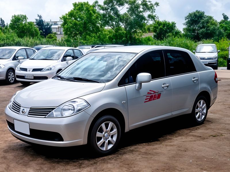 日産自動車 TIIDA image 1