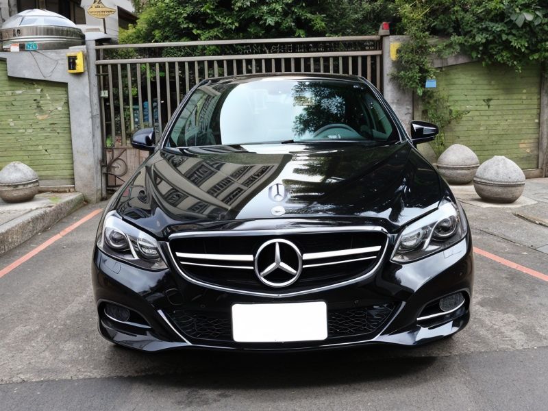 Mercedes-Benz E-Class image 1