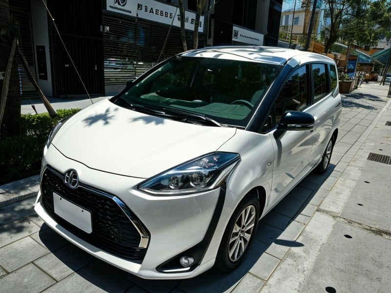TOYOTA SIENTA image 1