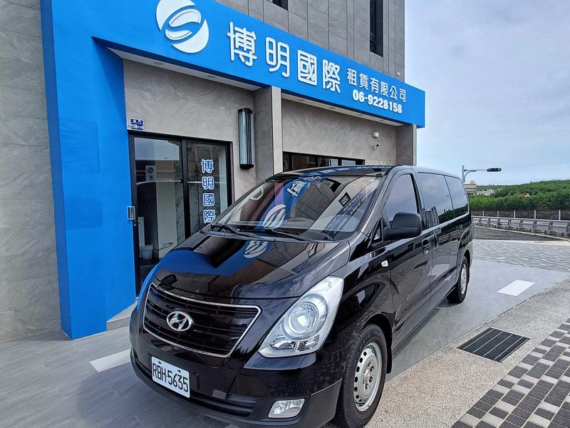 HYUNDAI STAREX image 1