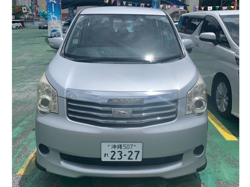 TOYOTA Voxy/Noah image 1