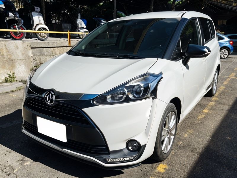 TOYOTA SIENTA image 1
