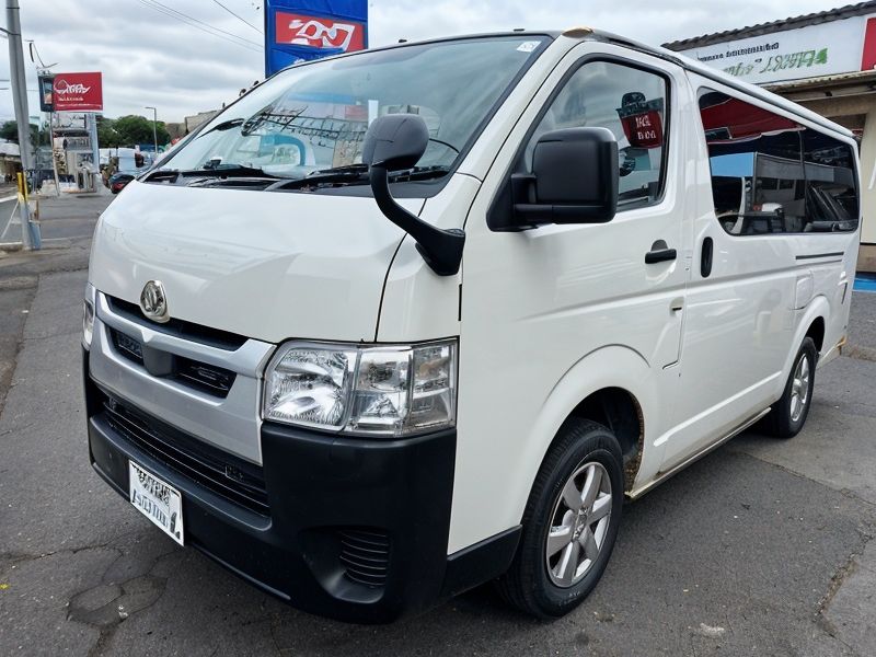 TOYOTA Hiace Van Diesel image 1