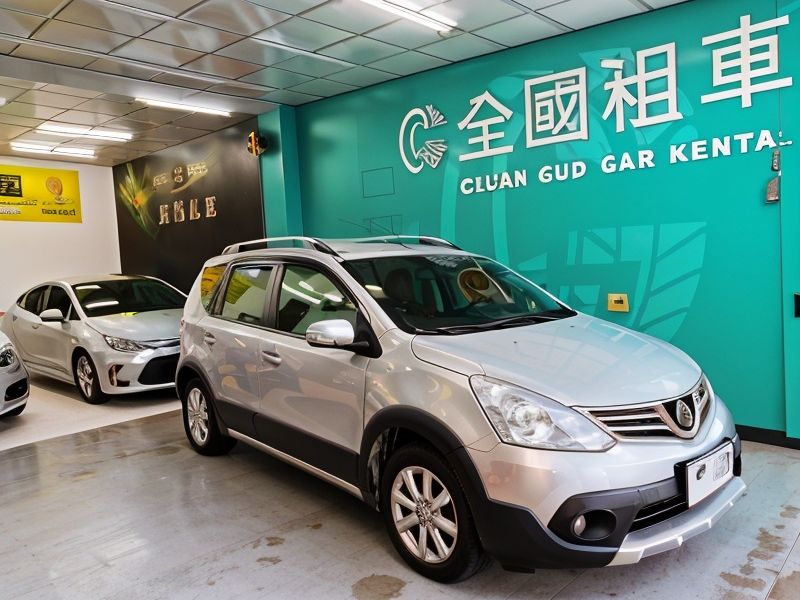 NISSAN LIVINA image 1