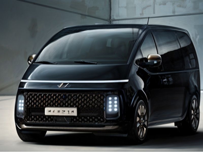 HYUNDAI STARIA image 1