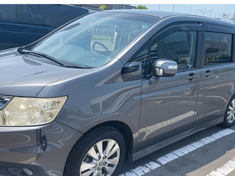 HONDA Stepwgn image 1