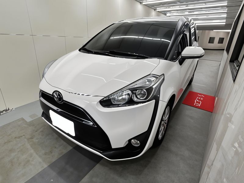TOYOTA SIENTA image 1