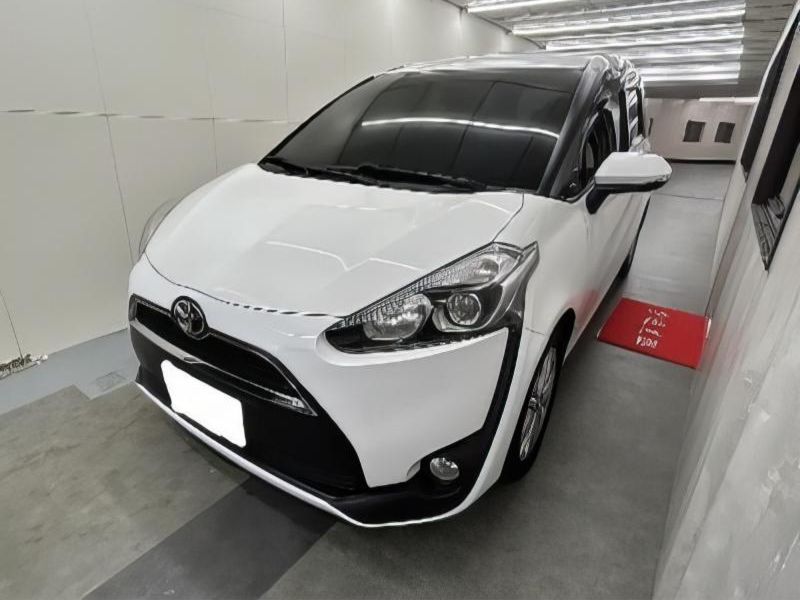 TOYOTA SIENTA image 1