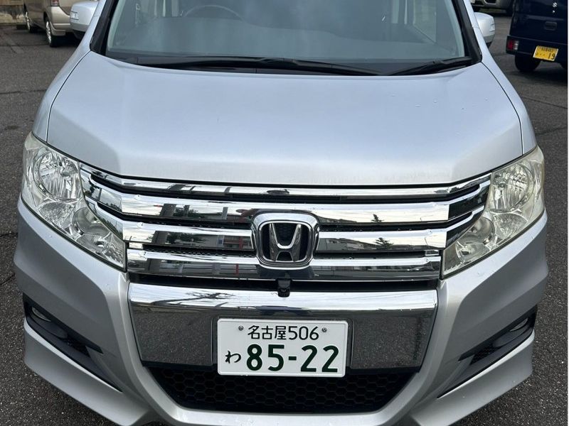 HONDA Stepwgn image 1