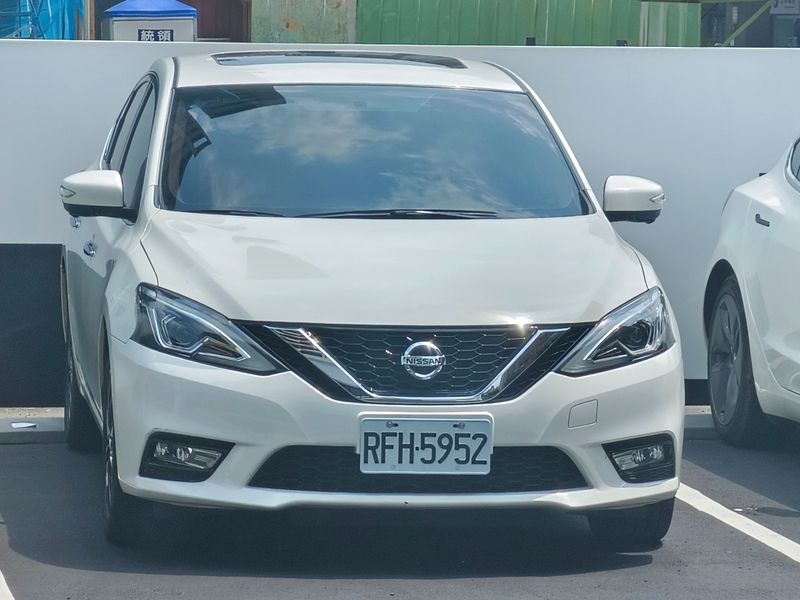 NISSAN SENTRA image 1