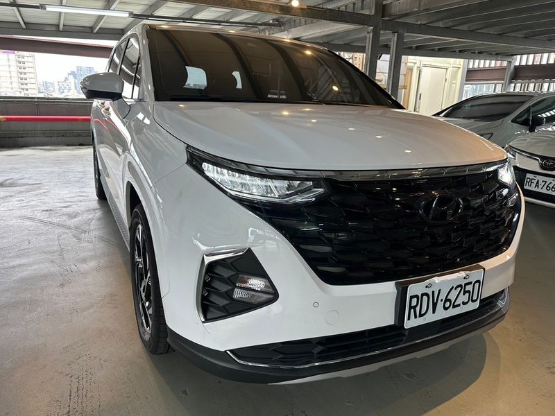 HYUNDAI CUSTIN image 1