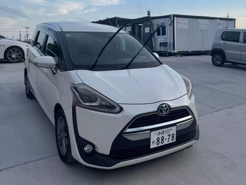TOYOTA SIENTA image 1