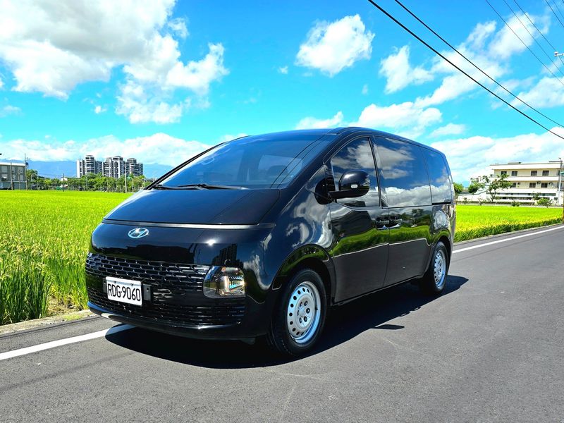 HYUNDAI STARIA image 1