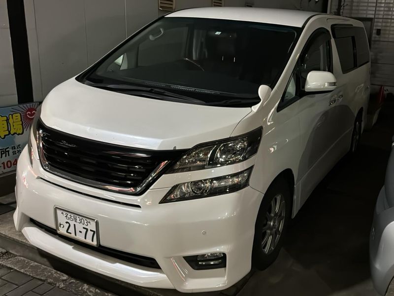 TOYOTA VELLFIRE image 1