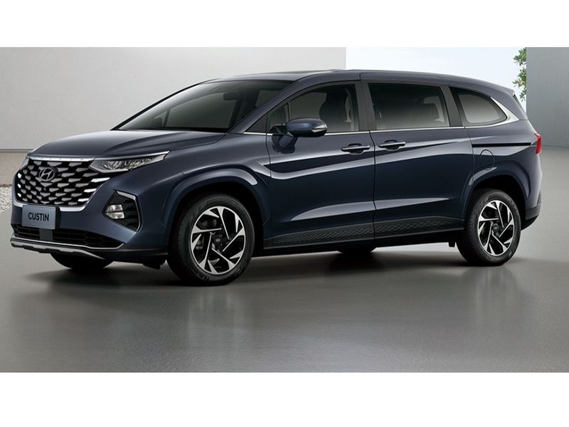 HYUNDAI CUSTIN image 1