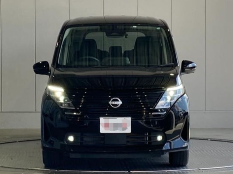 NISSAN SERENA image 1